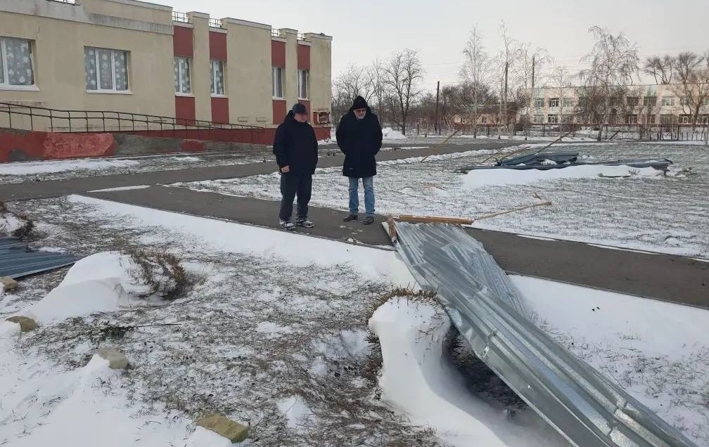 Саратовскую сельскую школу ураган лишил крыши и отопления